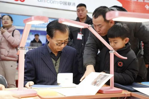 全國(guó)近百家參展商匯聚鄂爾多斯東勝，教育裝備展盡顯“科技范兒”——深度技術(shù)問(wèn)診引領(lǐng)行業(yè)交流新生態(tài)